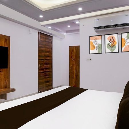 Townhouse Hotel Grand Emporio By Sbg Near Vaishali Metro Station Ghaziabad Eksteriør bilde