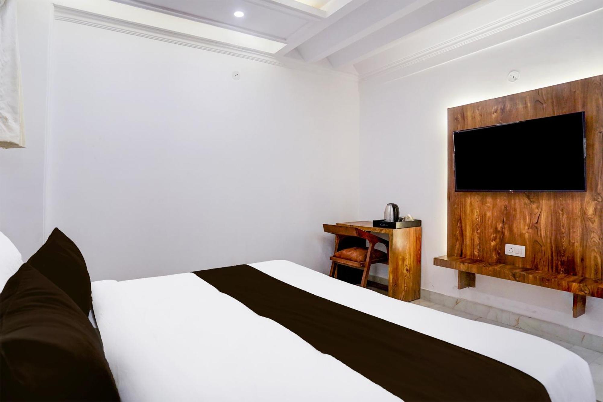 Townhouse Hotel Grand Emporio By Sbg Near Vaishali Metro Station Ghaziabad Eksteriør bilde