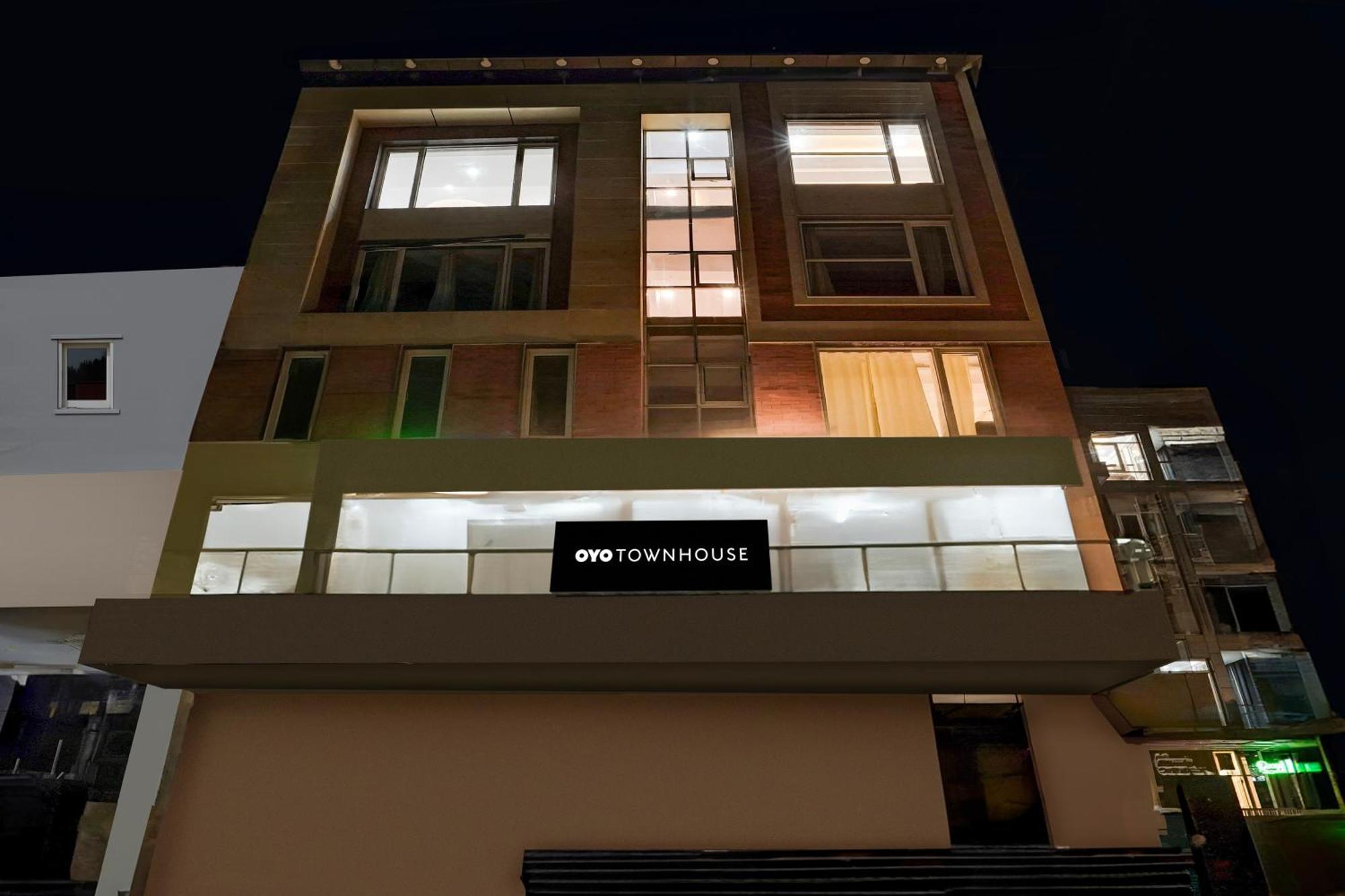 Townhouse Hotel Grand Emporio By Sbg Near Vaishali Metro Station Ghaziabad Eksteriør bilde
