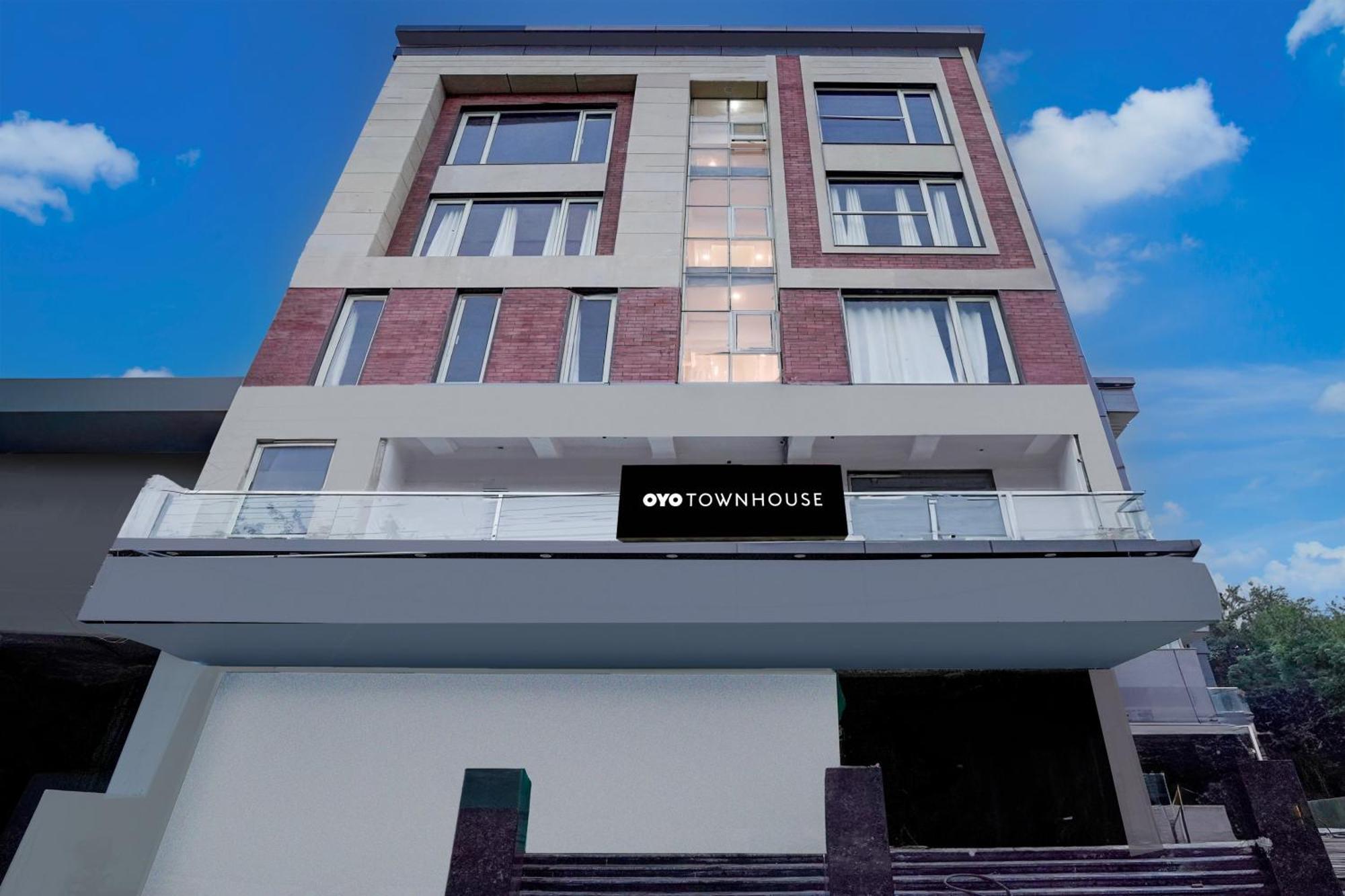 Townhouse Hotel Grand Emporio By Sbg Near Vaishali Metro Station Ghaziabad Eksteriør bilde