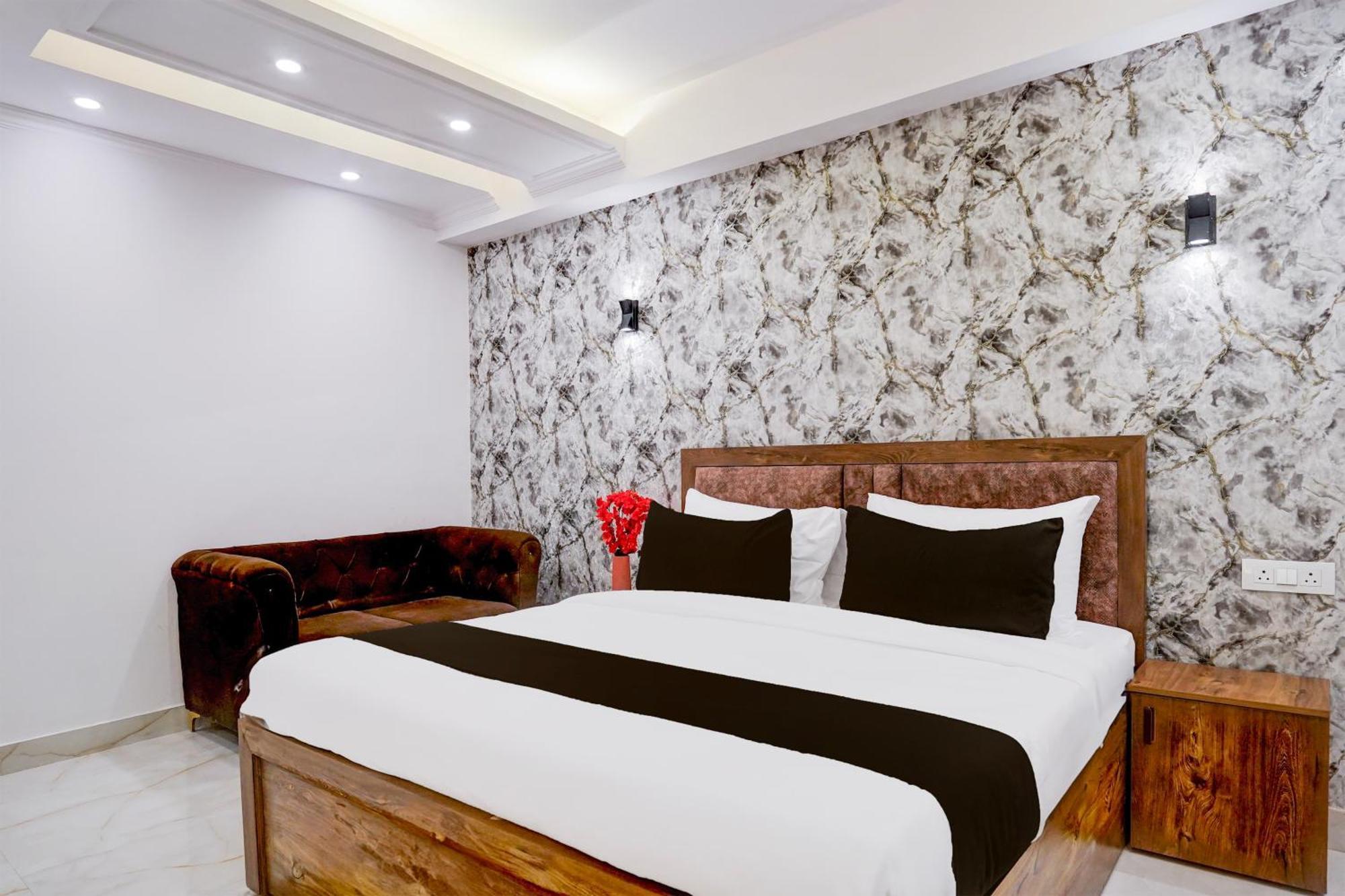 Townhouse Hotel Grand Emporio By Sbg Near Vaishali Metro Station Ghaziabad Eksteriør bilde