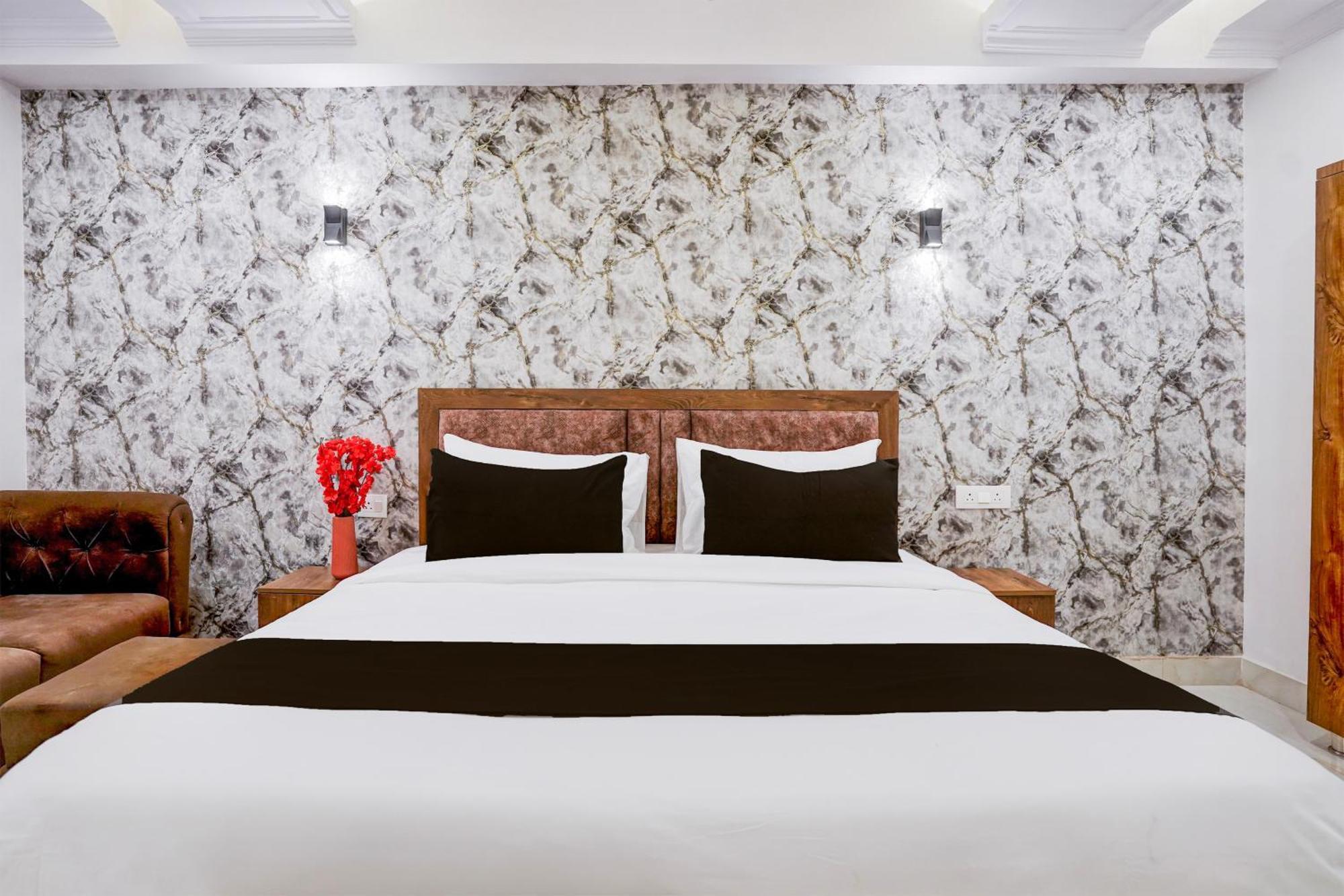 Townhouse Hotel Grand Emporio By Sbg Near Vaishali Metro Station Ghaziabad Eksteriør bilde