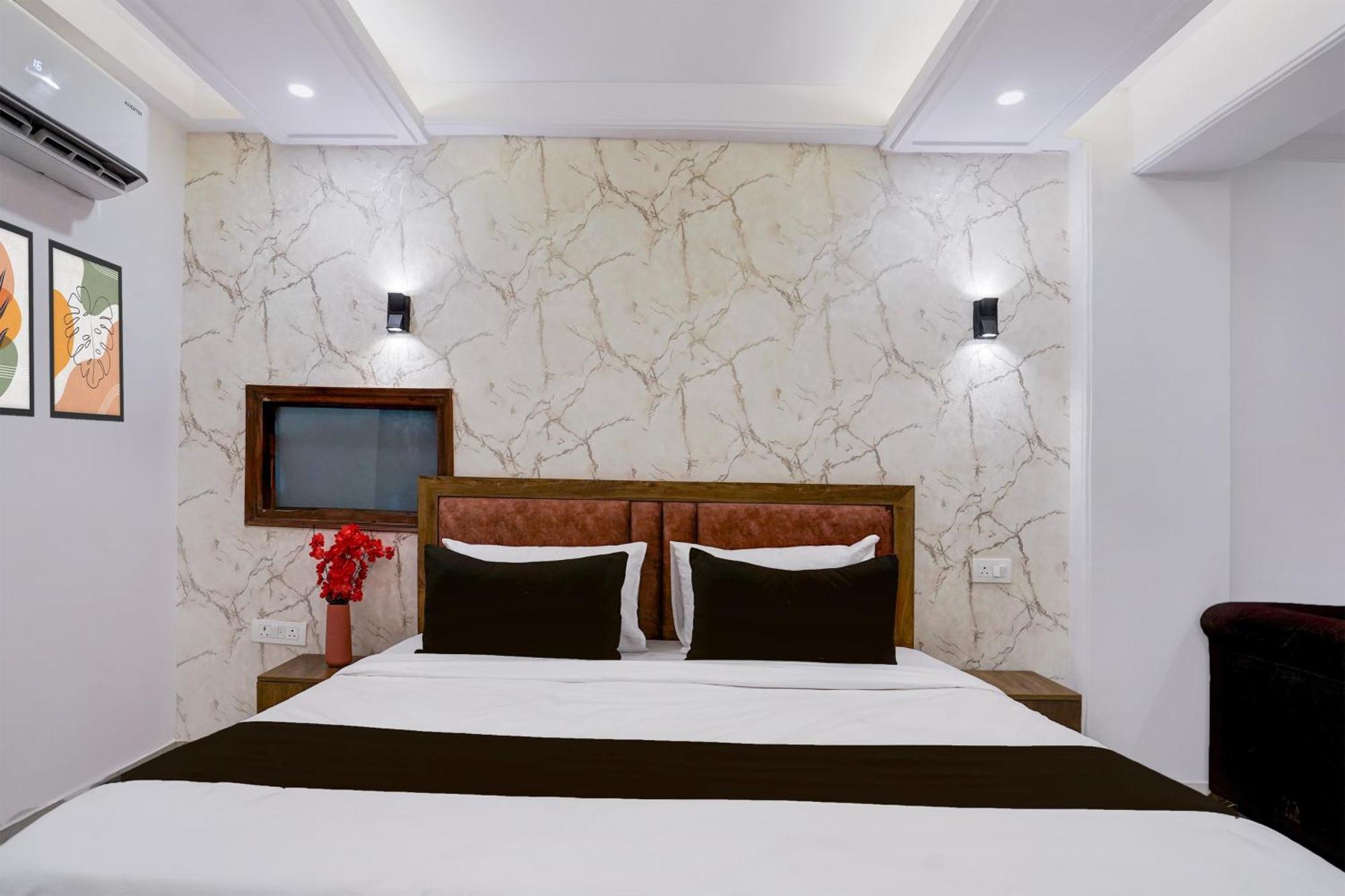 Townhouse Hotel Grand Emporio By Sbg Near Vaishali Metro Station Ghaziabad Eksteriør bilde