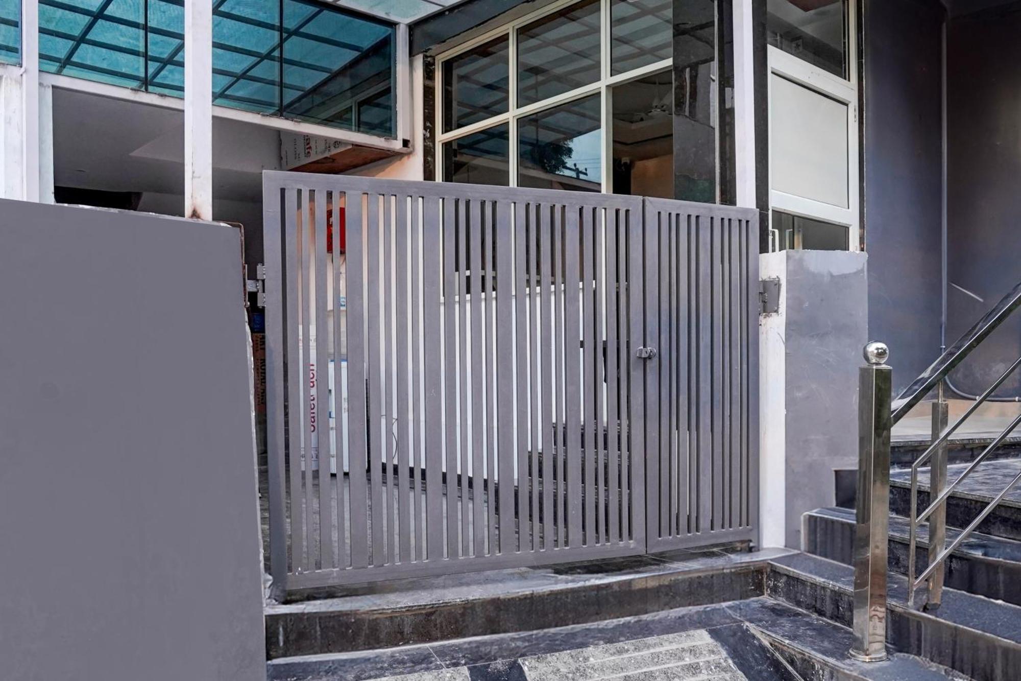 Townhouse Hotel Grand Emporio By Sbg Near Vaishali Metro Station Ghaziabad Eksteriør bilde