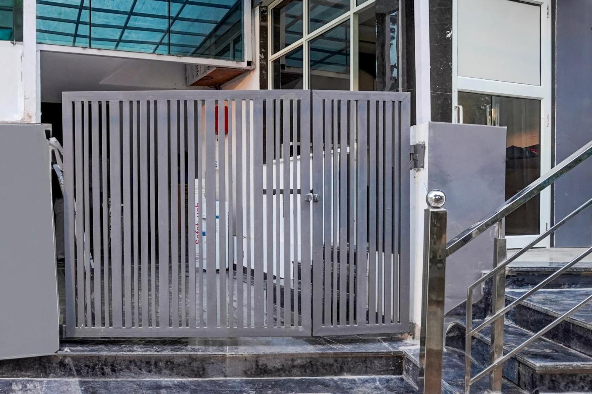 Townhouse Hotel Grand Emporio By Sbg Near Vaishali Metro Station Ghaziabad Eksteriør bilde