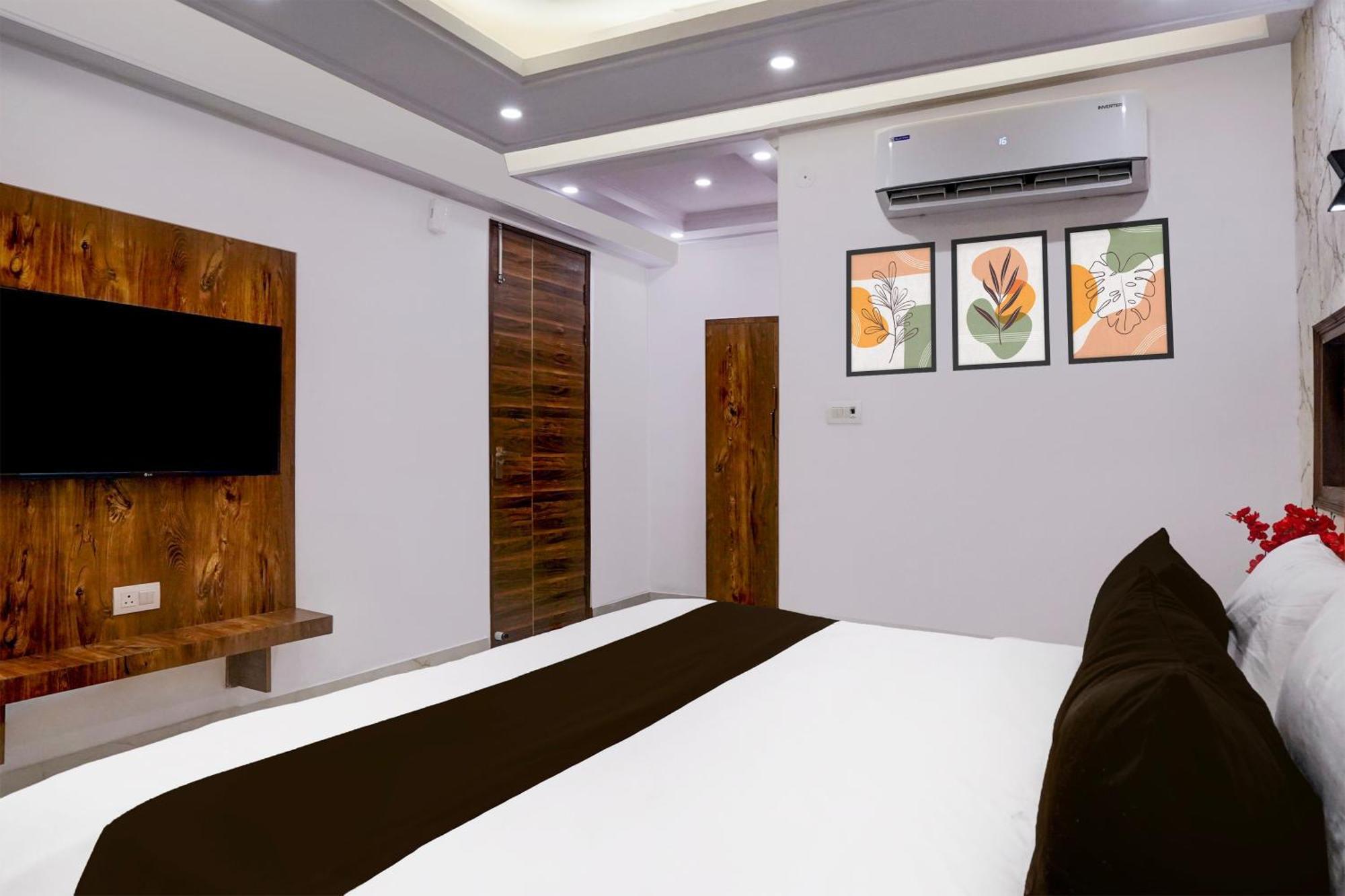Townhouse Hotel Grand Emporio By Sbg Near Vaishali Metro Station Ghaziabad Eksteriør bilde