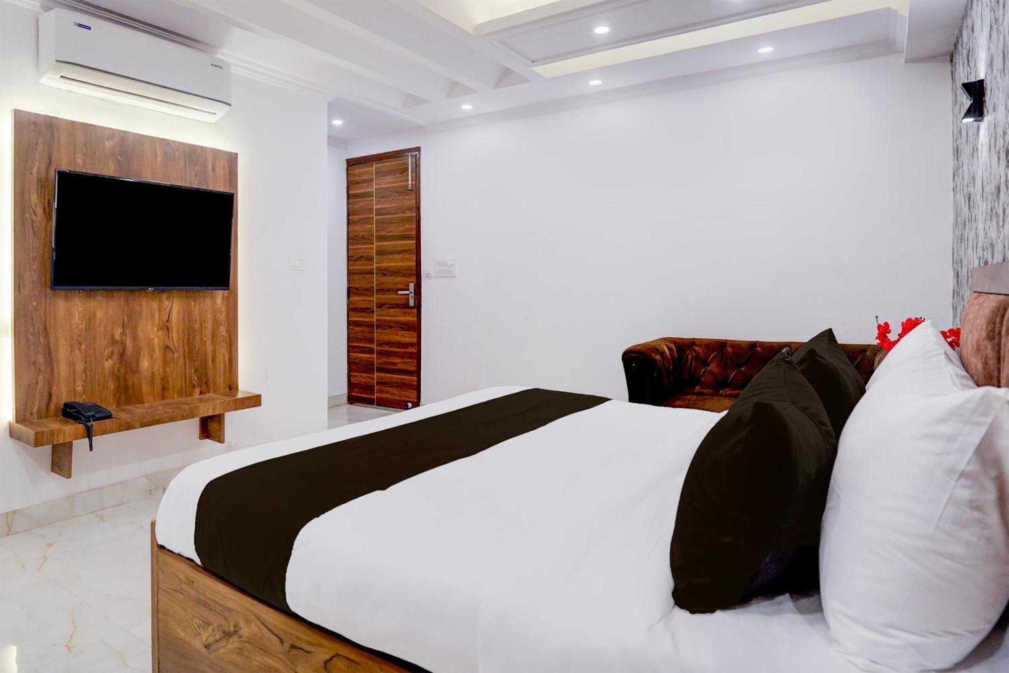 Townhouse Hotel Grand Emporio By Sbg Near Vaishali Metro Station Ghaziabad Eksteriør bilde